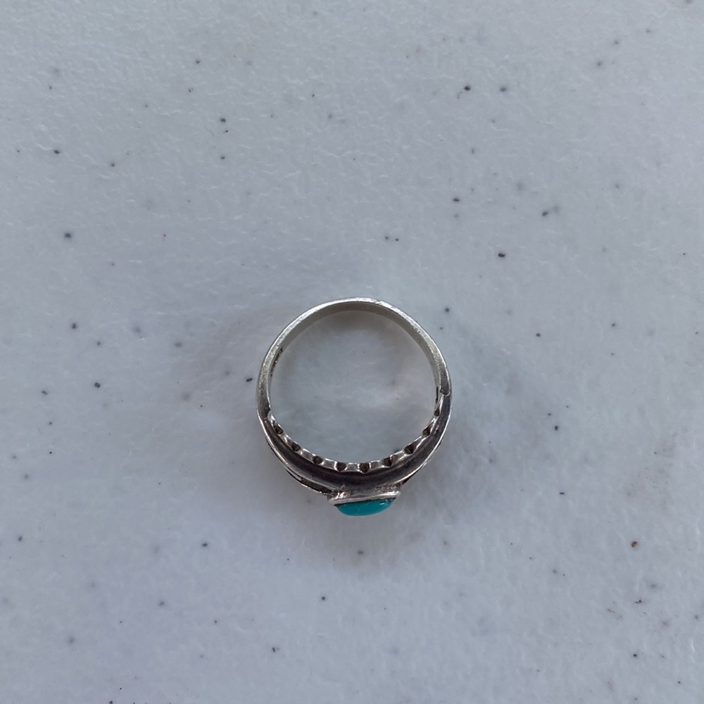 Vintage Hand Crafted Sterling Silver Navajo Turquoise Ring - Picture 10 of 10